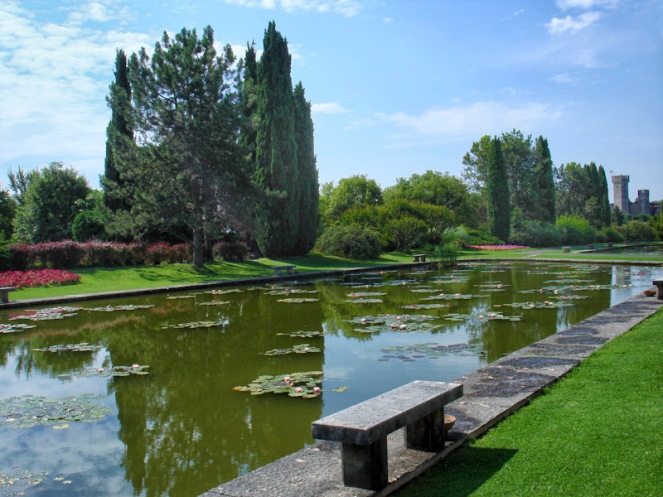 Parco Giardino Sigurtà in Italy is a beautiful, many awards winning garden located pretty short drive from Lake Garda. It is a great place for a half-day trip.